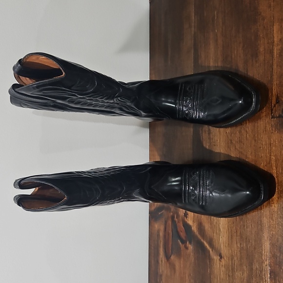 Elegant Black Western Boots - Picture 2 of 16